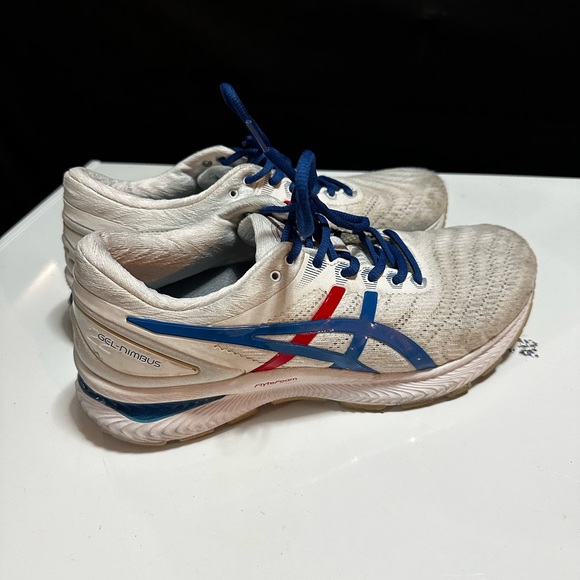 Gel nimbus. Great condition just needs to be cleaned. - Picture 3 of 3